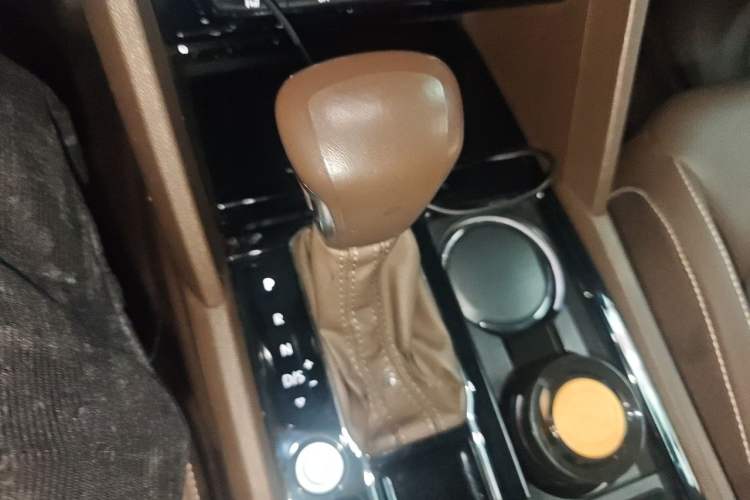 Used Volkswagen Viloran 2020 330TSI Luxury Edition Gear Lever