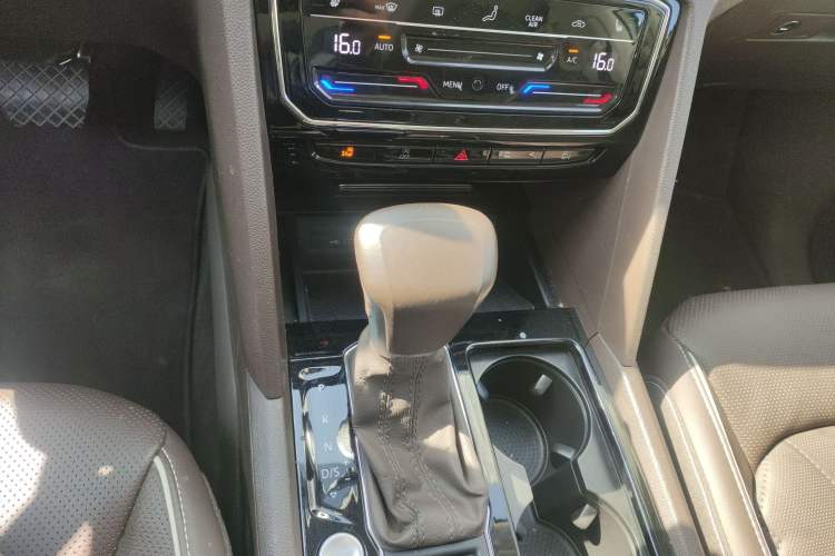 Used Volkswagen Viloran 2020 380TSI Prestige Edition Gear Lever