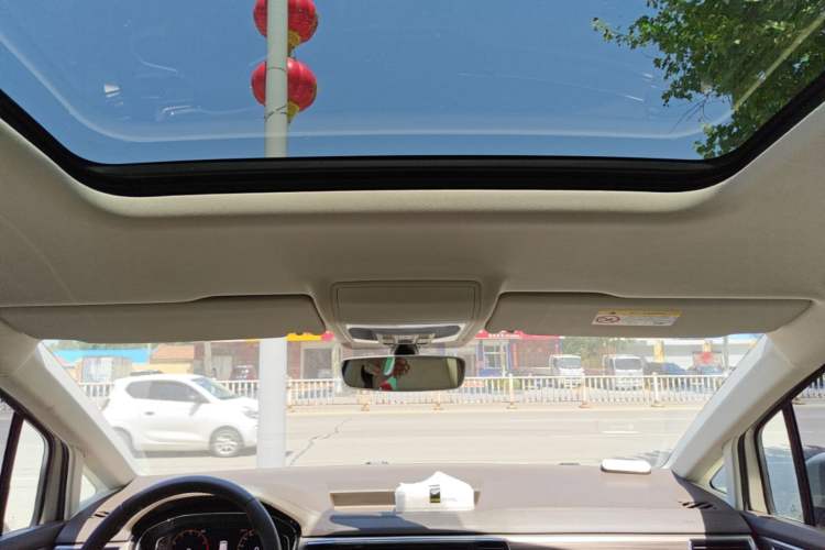 Used Volkswagen Viloran 2020 330TSI Luxury Edition Headliner