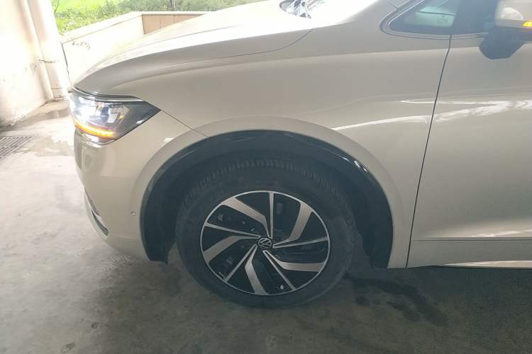 Used Volkswagen Viloran 2020 330TSI Luxury Edition Left Front Wheel Hub