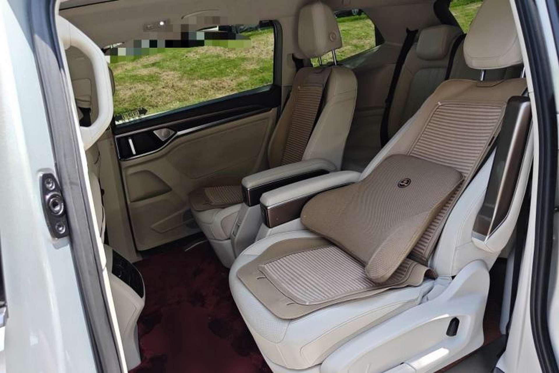 Used Volkswagen Viloran 2020 330TSI Luxury Edition Left Rear Seat