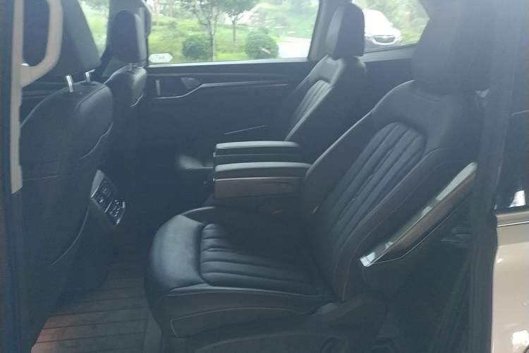 Used Volkswagen Viloran 2020 330TSI Luxury Edition Left Rear Seat