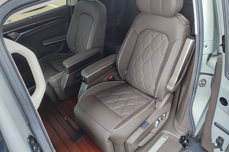 Used Volkswagen Viloran 2020 380TSI Prestige Edition Left Rear Seat