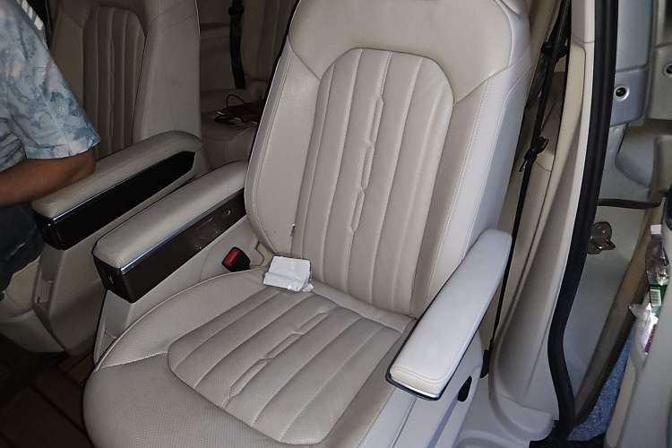 Used Volkswagen Viloran 2020 330TSI Luxury Edition Left Rear Seat