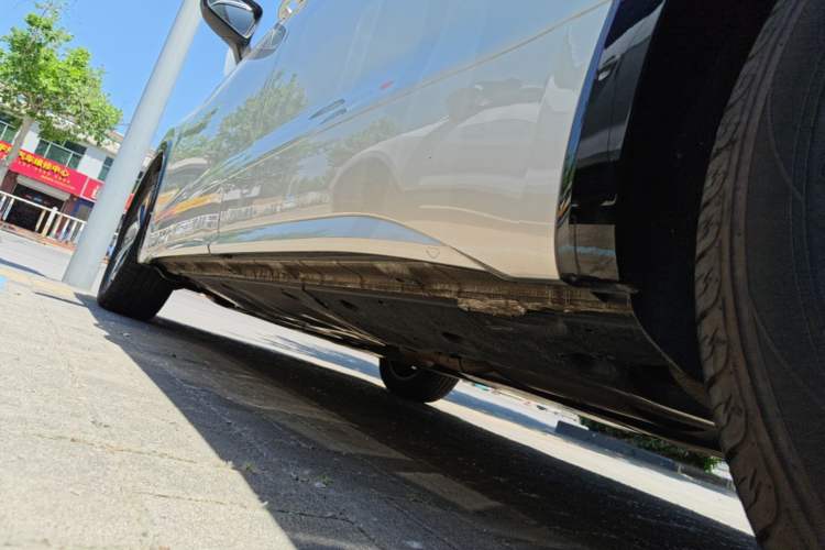 Used Volkswagen Viloran 2020 330TSI Luxury Edition Left Side Sill