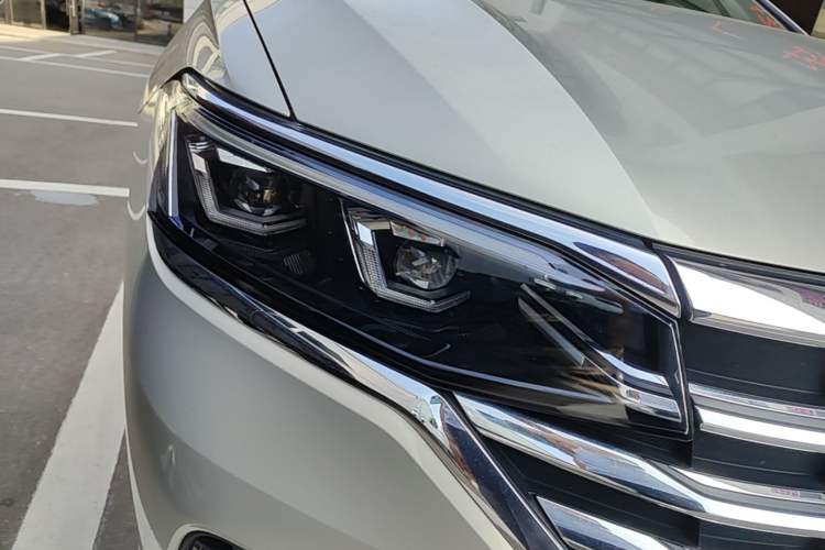 Used Volkswagen Viloran 2020 380TSI Prestige Edition Right Front Headlight