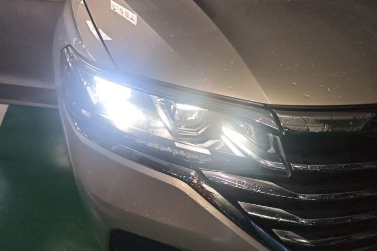 Used Volkswagen Viloran 2020 330TSI Luxury Edition Right Front Headlight