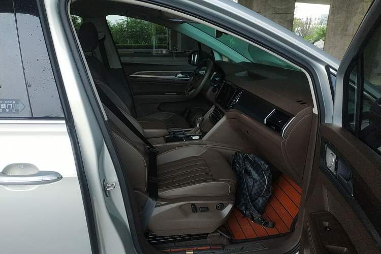 Used Volkswagen Viloran 2020 330TSI Luxury Edition Right Front Seat