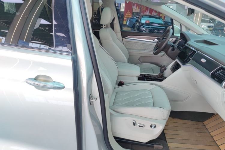 Used Volkswagen Viloran 2020 380TSI Prestige Edition Right Front Seat