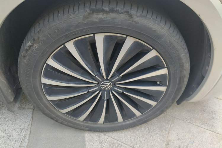 Used Volkswagen Viloran 2020 380TSI Prestige Edition Right Front Wheel Hub