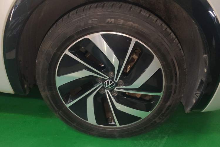 Used Volkswagen Viloran 2020 330TSI Luxury Edition Right Front Wheel Hub