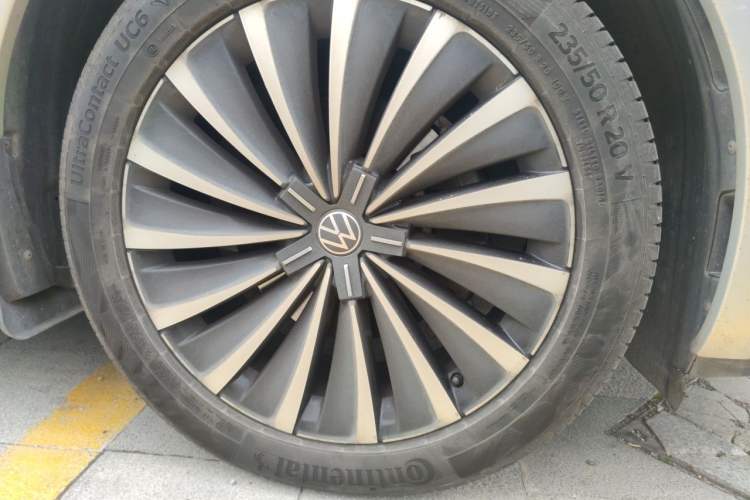Used Volkswagen Viloran 2020 380TSI Prestige Edition Right Front Wheel Hub
