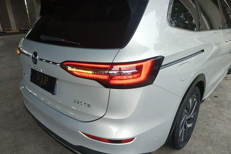 Used Volkswagen Viloran 2020 330TSI Luxury Edition Right Rear Taillight