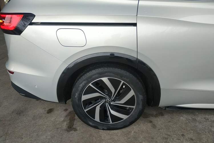 Used Volkswagen Viloran 2020 330TSI Luxury Edition Right Rear Wheel Hub