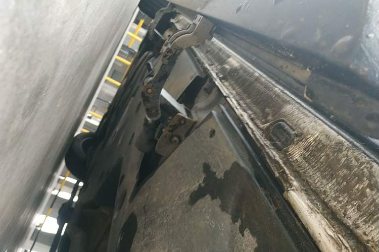 Used Volkswagen Viloran 2020 330TSI Luxury Edition Right Side Sill