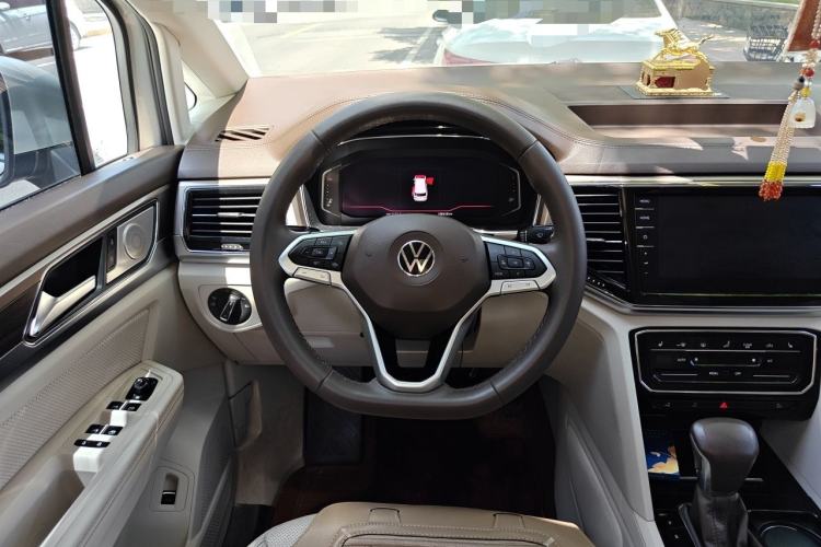Used Volkswagen Viloran 2020 330TSI Luxury Edition Steering Wheel