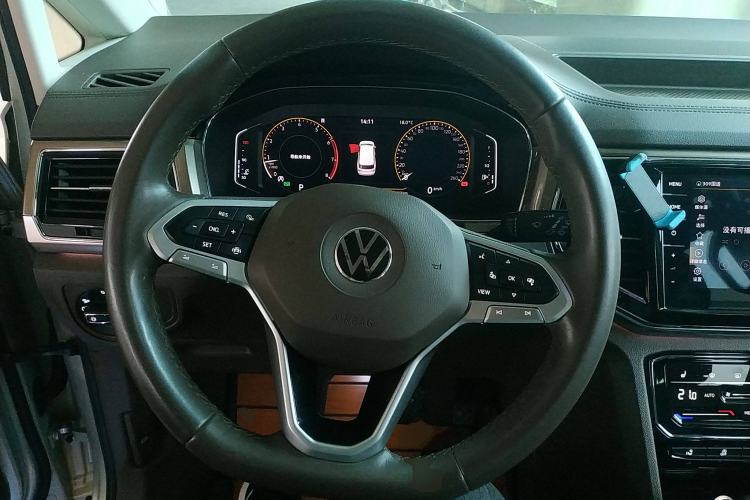 Used Volkswagen Viloran 2020 330TSI Luxury Edition Steering Wheel