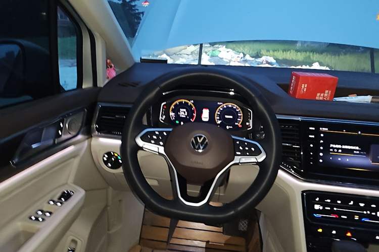 Used Volkswagen Viloran 2020 330TSI Luxury Edition Steering Wheel
