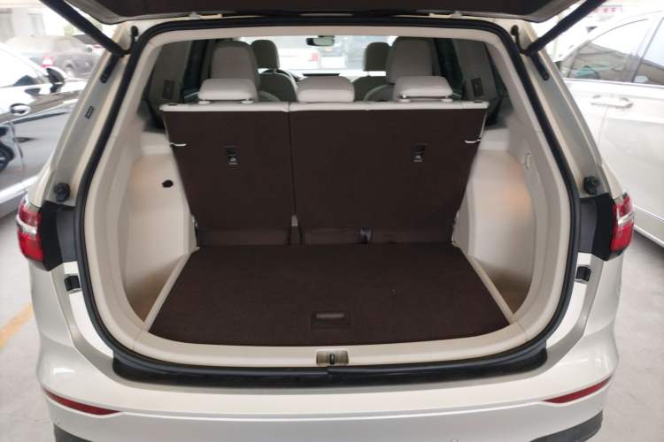 Used Volkswagen Viloran 2020 330TSI Luxury Edition Trunk
