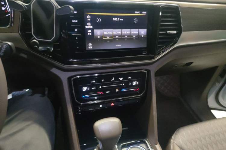 Used Volkswagen Viloran 2020 330TSI Business Edition Audio And AC Panel