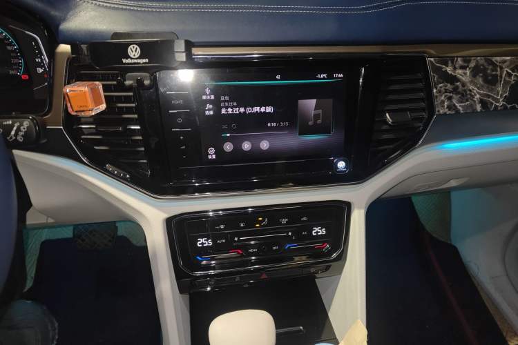 Used Volkswagen Viloran 2020 330TSI Business Edition Audio And AC Panel