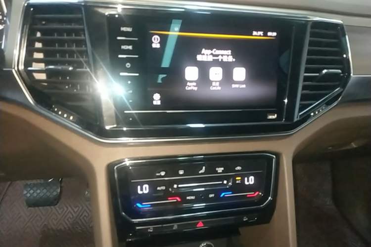 Used Volkswagen Viloran 2020 330TSI Business Edition Audio And AC Panel
