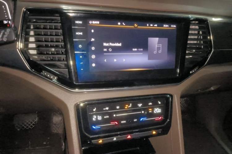 Used Volkswagen Viloran 2020 330TSI Luxury Edition Audio And AC Panel
