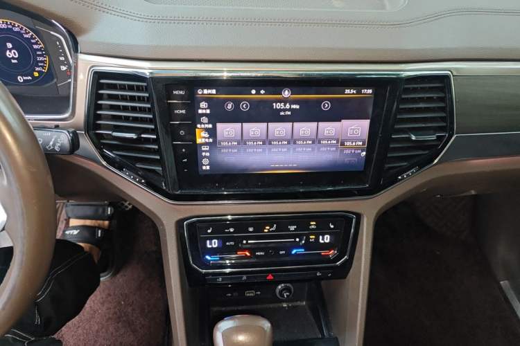 Used Volkswagen Viloran 2020 330TSI Luxury Edition Audio And AC Panel