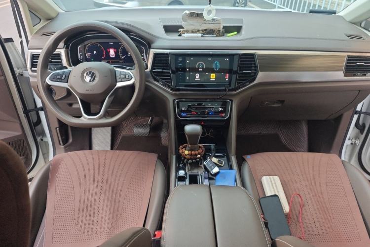 Used Volkswagen Viloran 2020 330TSI Business Edition Center Console