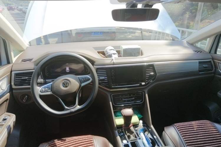 Used Volkswagen Viloran 2020 330TSI Business Edition Center Console