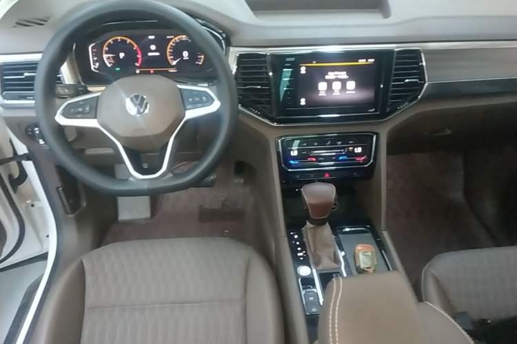 Used Volkswagen Viloran 2020 330TSI Business Edition Center Console