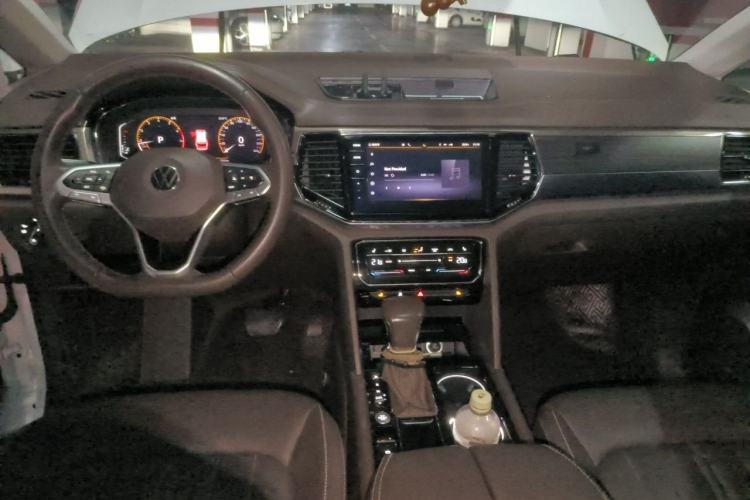 Used Volkswagen Viloran 2020 330TSI Luxury Edition Center Console