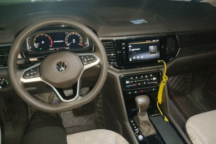 Used Volkswagen Viloran 2020 330TSI Business Edition Center Console
