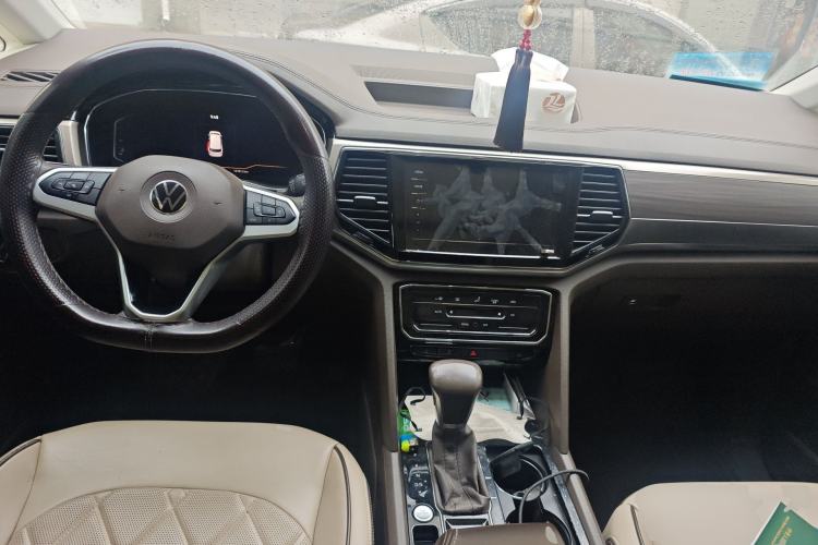 Used Volkswagen Viloran 2020 330TSI Luxury Edition Center Console