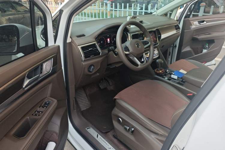 Used Volkswagen Viloran 2020 330TSI Business Edition Driver Seat