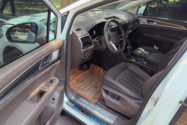 Used Volkswagen Viloran 2020 330TSI Luxury Edition Driver Seat