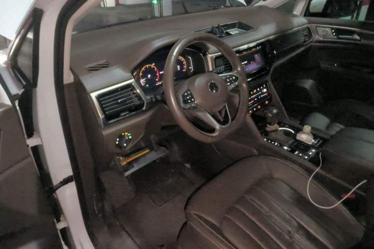 Used Volkswagen Viloran 2020 330TSI Luxury Edition Driver Seat