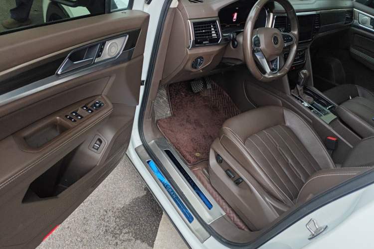 Used Volkswagen Viloran 2020 330TSI Luxury Edition Driver Seat