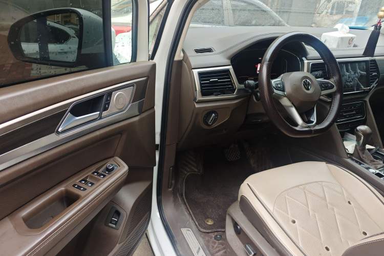 Used Volkswagen Viloran 2020 330TSI Luxury Edition Driver Seat