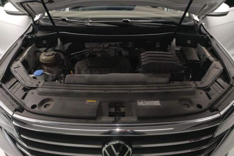 Used Volkswagen Viloran 2020 330TSI Business Edition Engine Bay