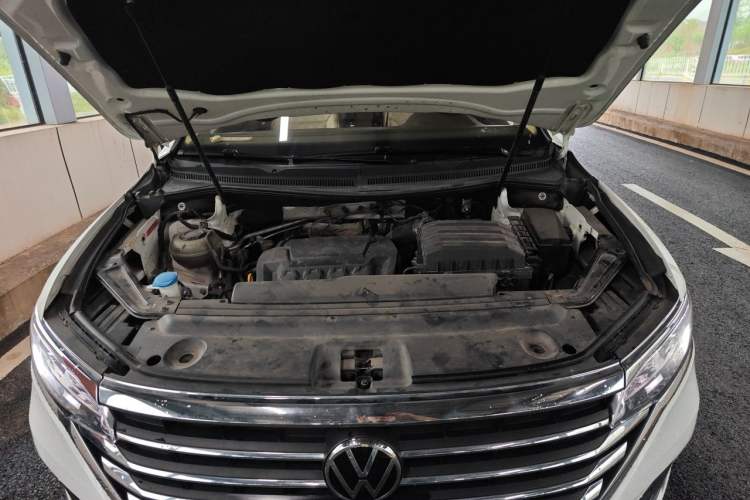 Used Volkswagen Viloran 2020 330TSI Business Edition Engine Bay