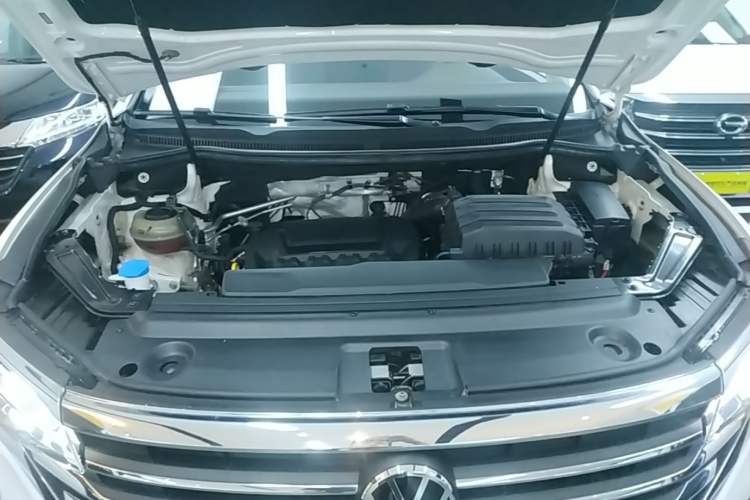 Used Volkswagen Viloran 2020 330TSI Business Edition Engine Bay
