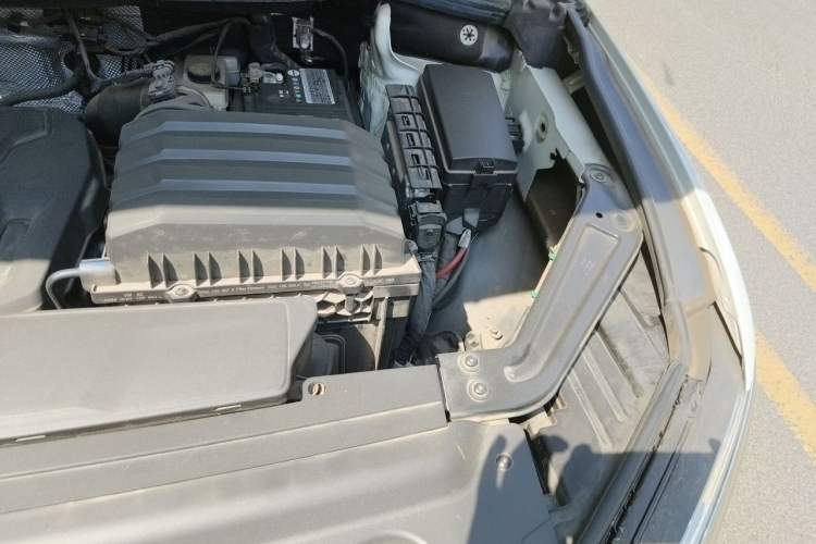 Used Volkswagen Viloran 2020 330TSI Business Edition Engine Bay Left