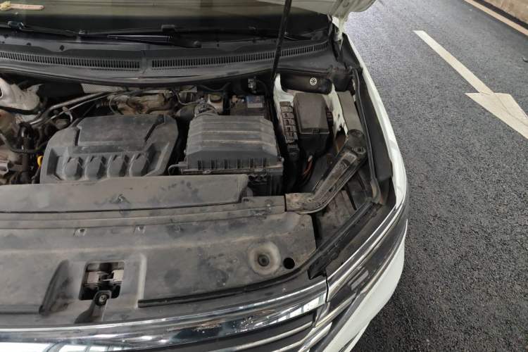 Used Volkswagen Viloran 2020 330TSI Business Edition Engine Bay Left