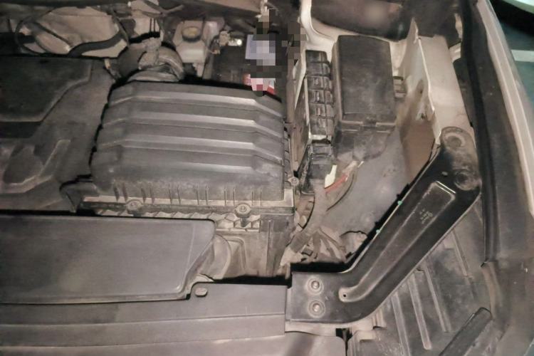 Used Volkswagen Viloran 2020 330TSI Luxury Edition Engine Bay Left