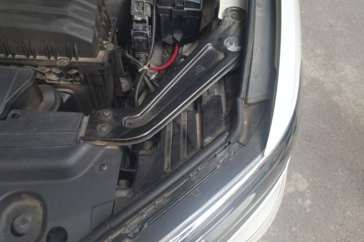 Used Volkswagen Viloran 2020 330TSI Business Edition Engine Bay Left