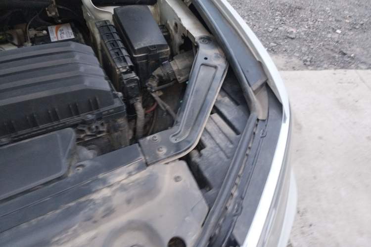 Used Volkswagen Viloran 2020 330TSI Business Edition Engine Bay Left