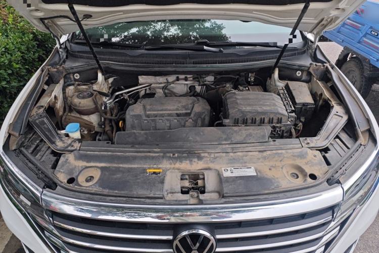 Used Volkswagen Viloran 2020 330TSI Luxury Edition Engine Bay