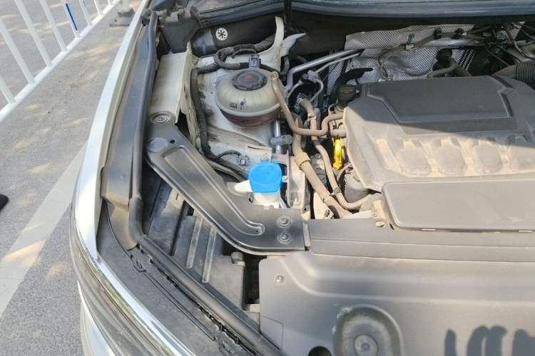 Used Volkswagen Viloran 2020 330TSI Business Edition Engine Bay Right