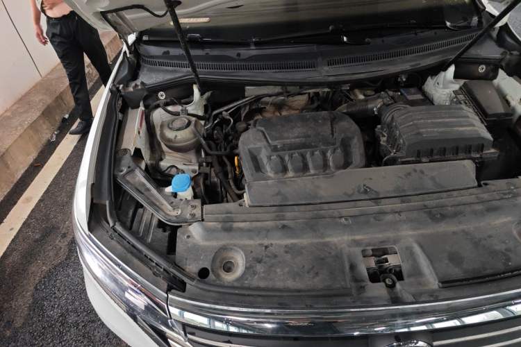 Used Volkswagen Viloran 2020 330TSI Business Edition Engine Bay Right